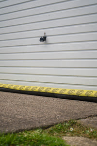 INCREDIBLE SELF-INFLATING 10ft Flood Barrier Prevents Water Damage by Stopping Flood Waters!