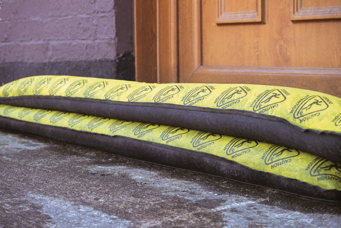INCREDIBLE SELF-INFLATING 5ft Flood Barrier Prevents Water Damage by Stopping Flood Waters!